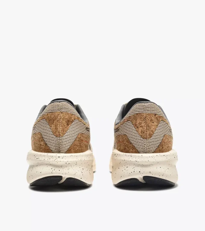 Mythos Blushield Volo 5 2030 Scarpa da running a basso impatto ambientale – Stabilità e leggerezza