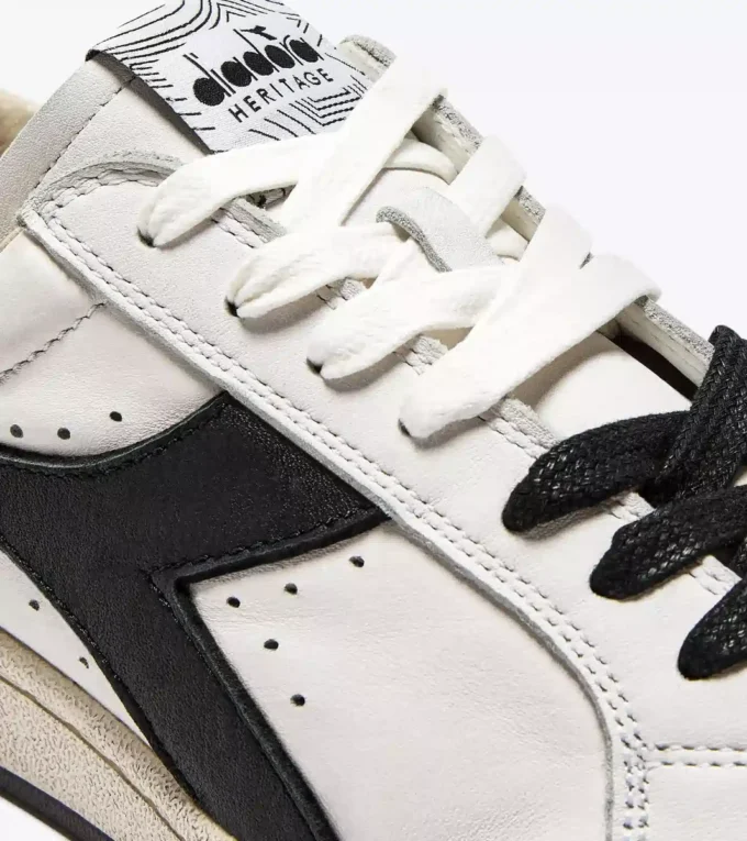 Prestige Used Sneaker Heritage realizzata in pelle