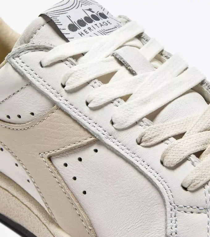 Prestige Used Sneaker Heritage realizzata in pelle