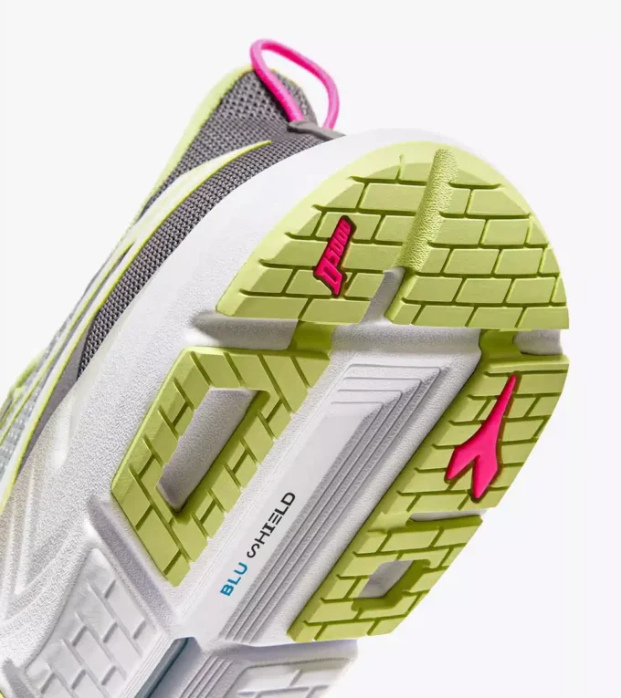 Scarpa da corsa Mythos Blushield Volo 4 W – Stabilità e leggerezza