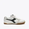 Sneakers in pelle ispirate alla terrazza interna di Seoul