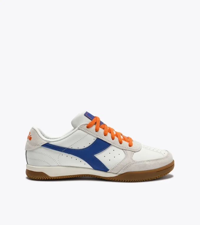 Sneakers in pelle ispirate alla terrazza interna di Seoul