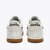 Sneakers in pelle ispirate alla terrazza interna di Seoul