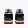 Sneakers in pelle ispirate alla terrazza interna di Seoul