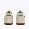 Sneakers in pelle ispirate alla terrazza interna di Seoul