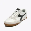 Sneakers in pelle ispirate alla terrazza interna di Seoul