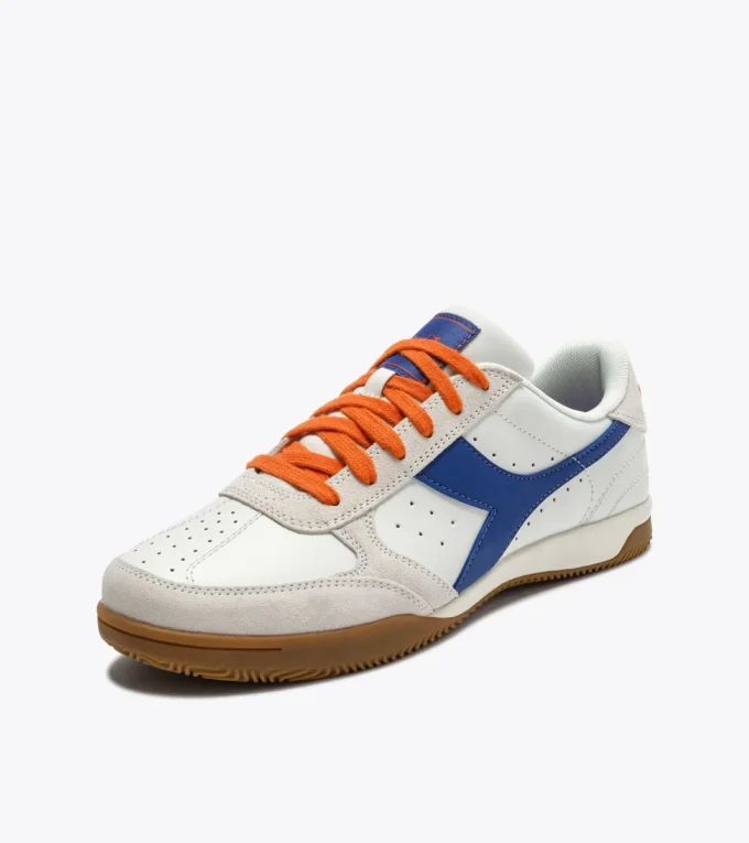 Sneakers in pelle ispirate alla terrazza interna di Seoul