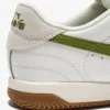Sneakers in pelle ispirate alla terrazza interna di Seoul