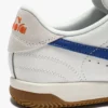 Sneakers in pelle ispirate alla terrazza interna di Seoul