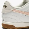 Sneakers in pelle ispirate alla terrazza interna di Seoul